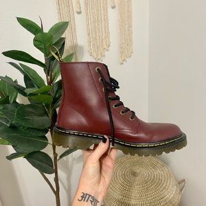 Dr. Martens Luana in red